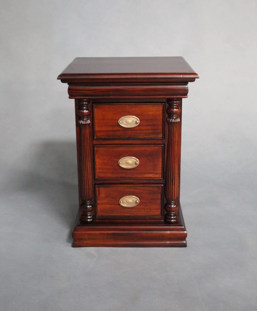 Mahogany Wood Vallerie Bedside Table Turendav Australia Antique