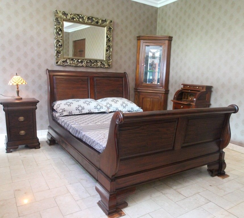 Mahogany Wood King Size Bedroom Set Venessa Collection
